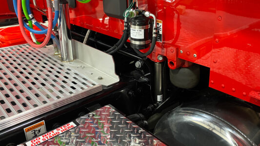 A ROI Cabmate installed on a red Peterbilt truck.