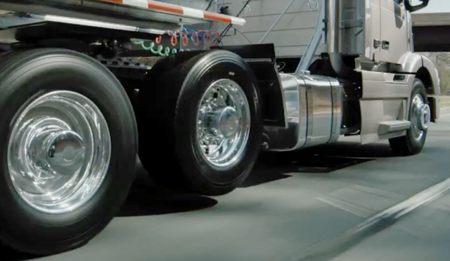 Truck with lifted axle